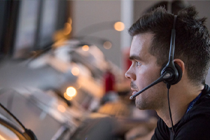 thumbnail, zeigt einen air traffic controller